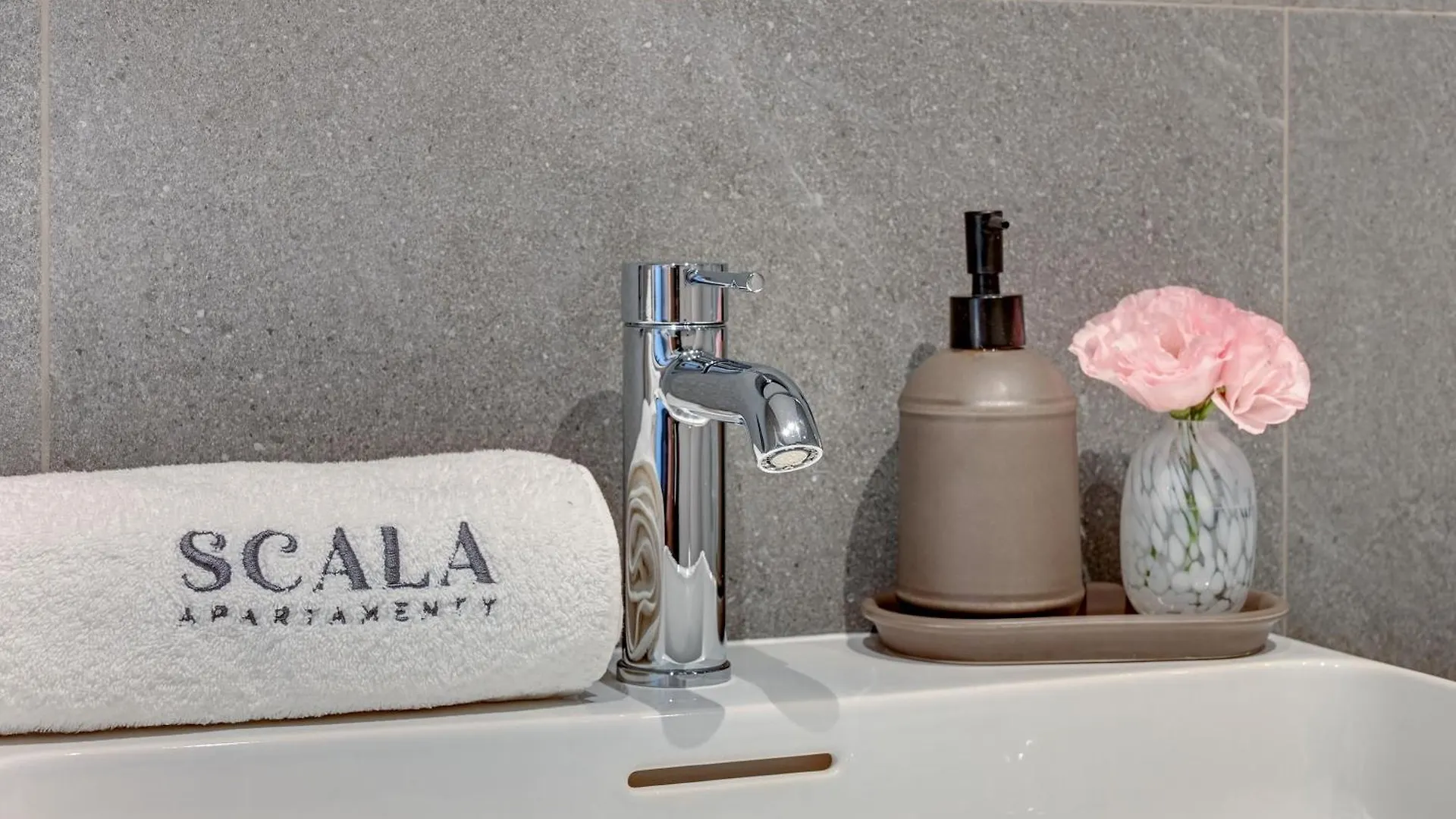 アパート Scala Apartamenty By Moderna Profit- Lakowa 60C グダニスク ポーランド